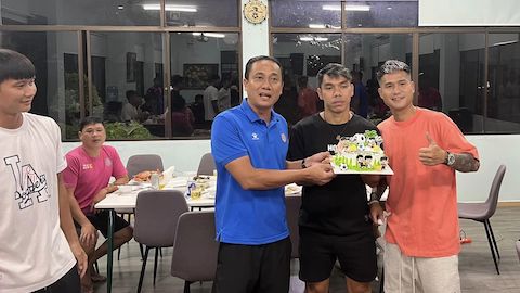 Ngày chia tay đời cầu thủ nhiều nước mắt của hậu vệ Nguyễn Quốc Long 